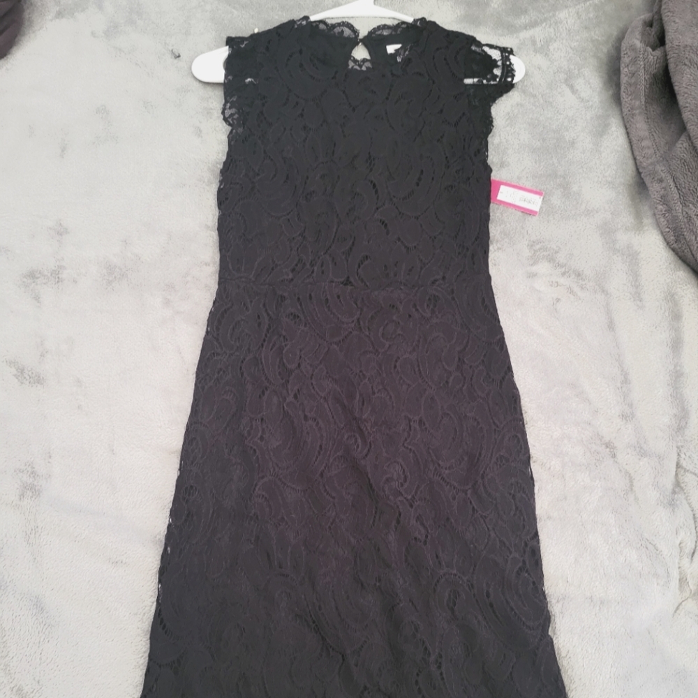 Lace fitted dress